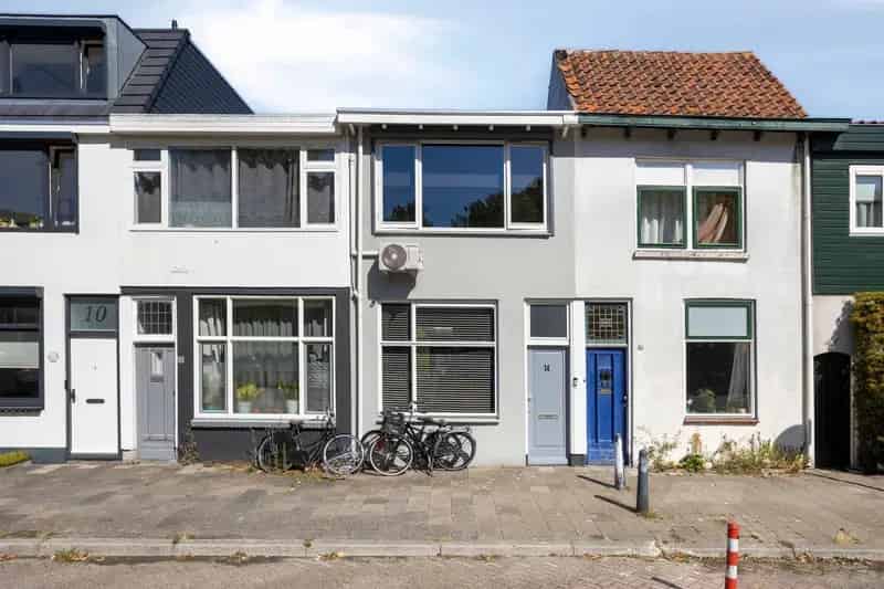 Huis te koop Delft Centrum: Charmante woning met moderne keuken en airco