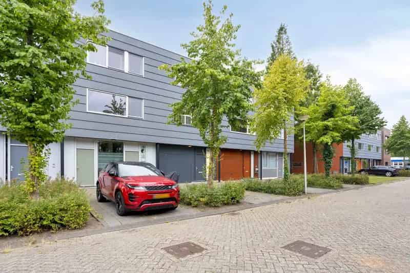 Huis te koop Spijkenisse: Praktijkruimte en Wonen gecombineerd
