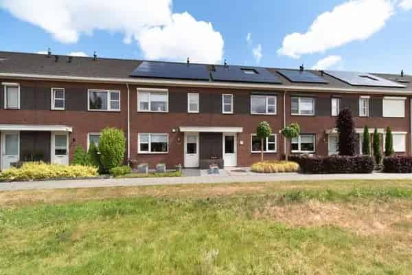 Rijssen - Instapklare woning met 3 slaapkamers en 11 zonnepanelen