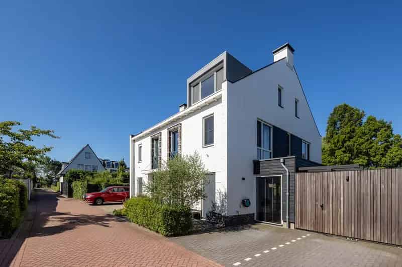 Huis te koop Loosdrecht 5 slaapkamers aan het water