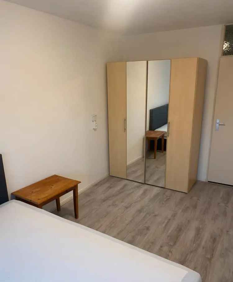 Kamer te Huur Nabij Winkels en Scholen