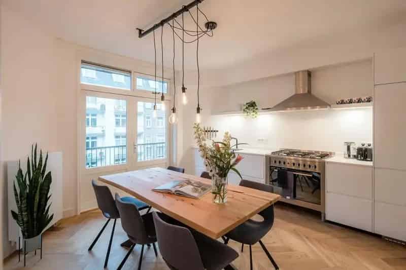 Kamer te Huur Amsterdam Zuid: Ruime kamer in nette woning