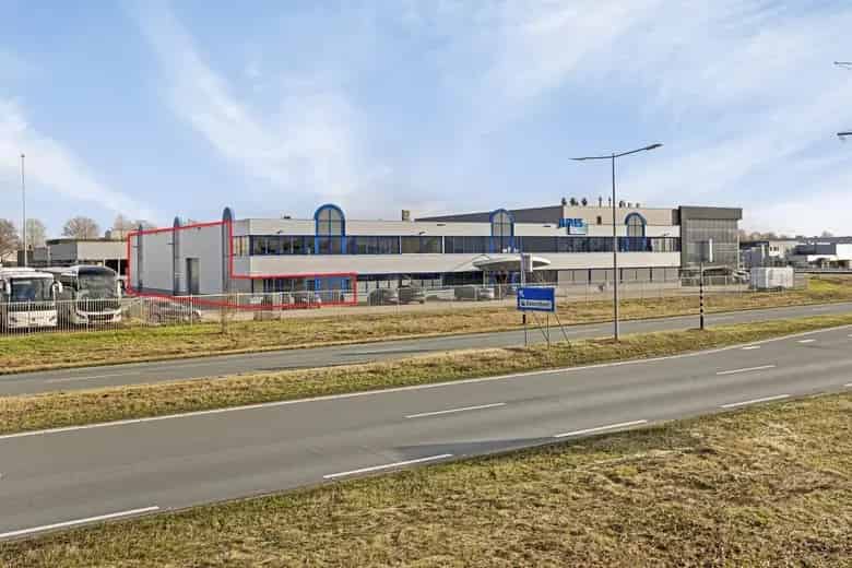 826m2 Bedrijfsruimte te Huur Oss - Magazijn Kantoor