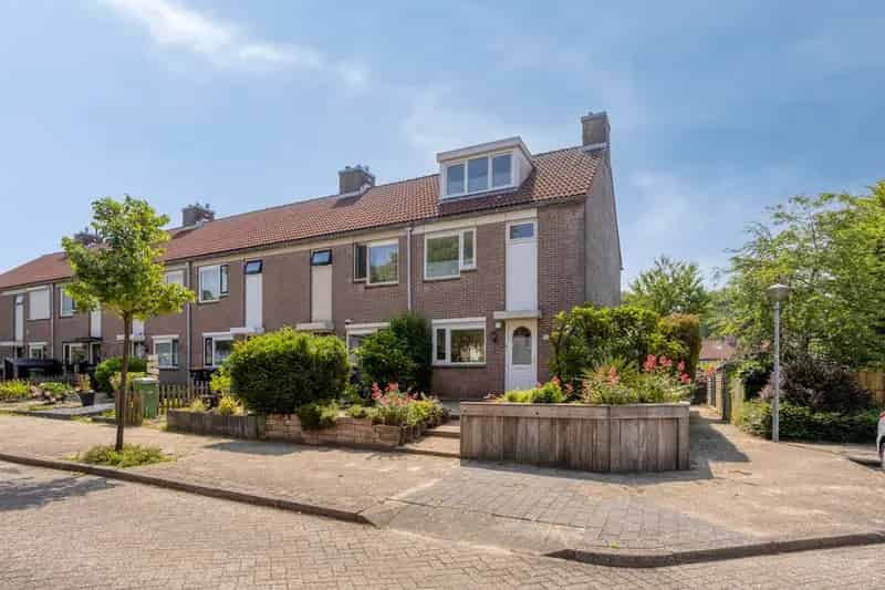 Ruime gezinswoning te koop in Zwaag