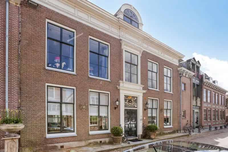 Herenhuis Edam Rijksmonument Gerenoveerd Theehuis Gracht