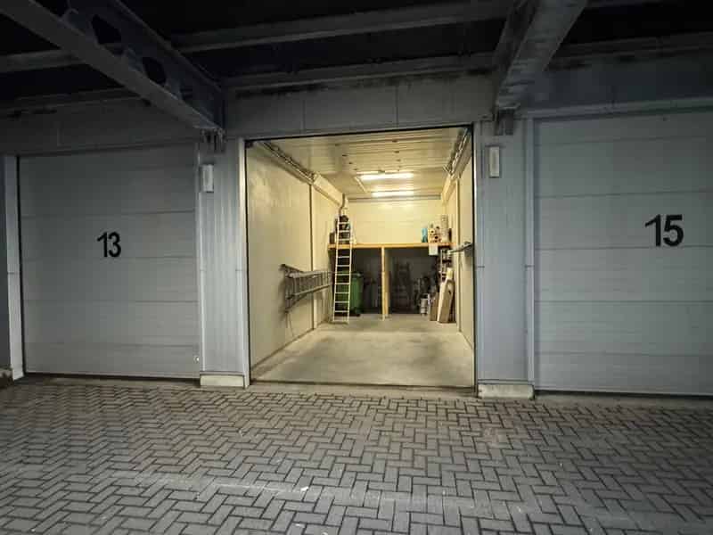 Bedrijfshal Katwijk te koop: Opslagruimte met entresol