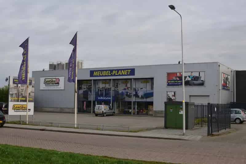 Showroom Huissen 865m2 te Huur Toplocatie Nabij A15