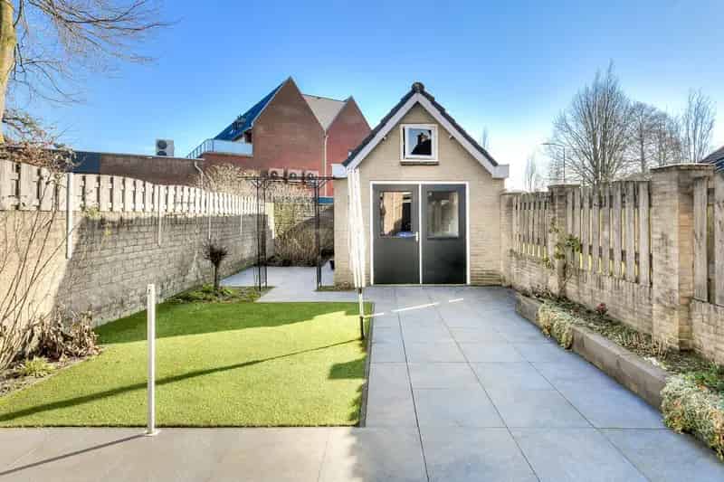 Huis te koop Made: Starterswoning 3 slaapkamers diepe tuin
