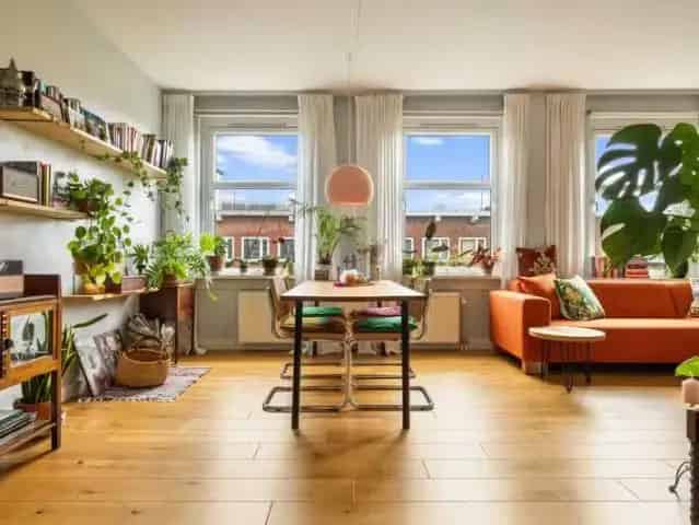 Amsterdamse School appartement Baarsjes  Ruim balkon