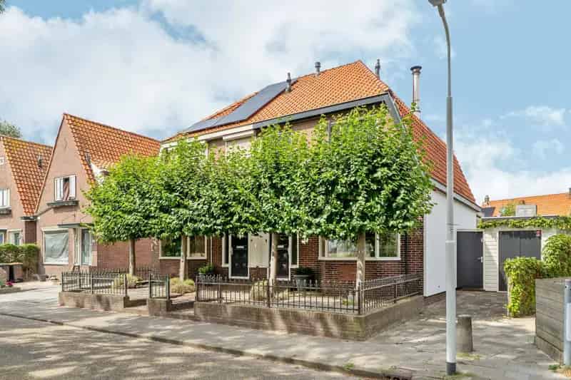Ruime Moderne 2-onder-1-kapwoning te Zaandam