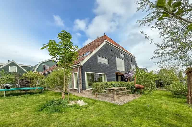 Huis te koop Zaandam: unieke monumentale woonboerderij