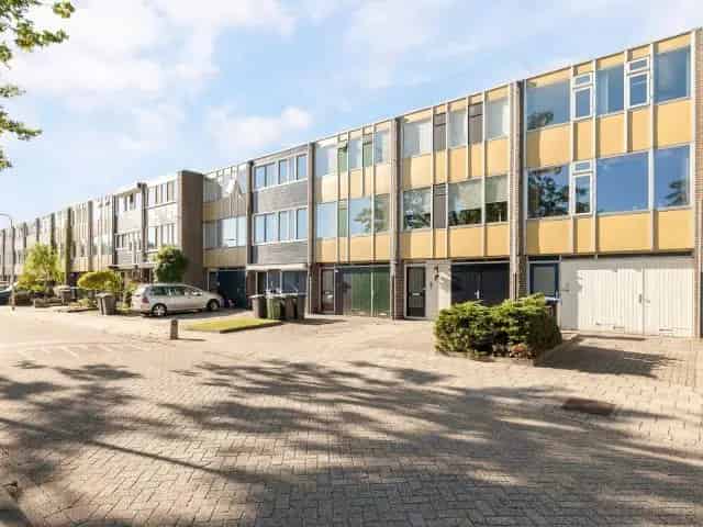 Ruime Tussenwoning Enschede Garage Hobbykamer Vrij Uitzicht