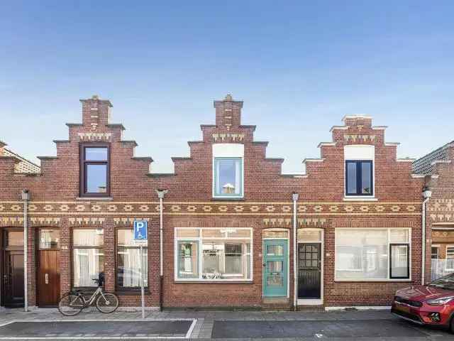 Karakteristieke Ruime Trapgevelwoning Dordrecht