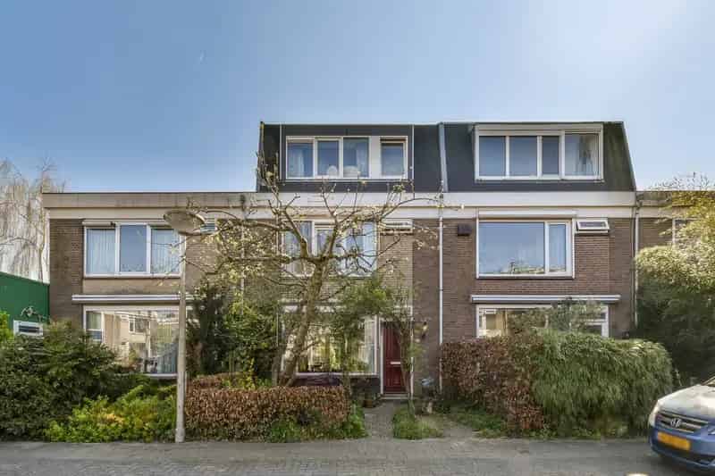 5 Slaapkamers 2 Badkamers Een gezinswoning te koop in Amstelveen