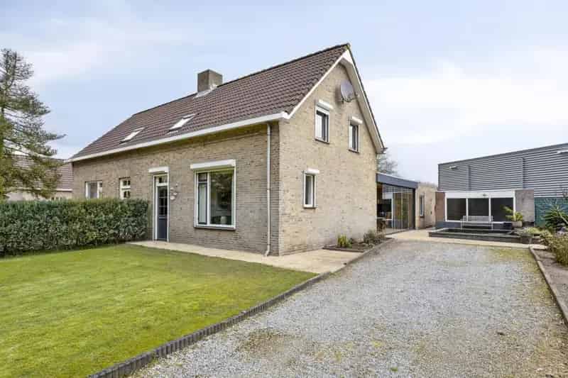 Ruime Semibungalow nabij Uden Centrum