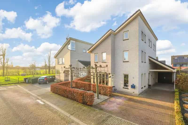 Huis te koop Angeren: Ruime 5 Slaapkamer woning met Serre en Garage