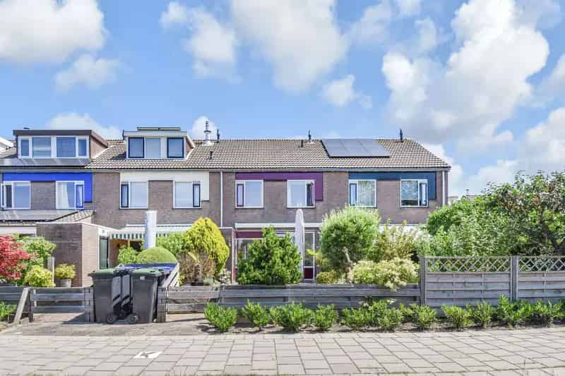 Huis te koop Berkel en Rodenrijs: 4 slaapkamers, tuin en parkeerplaats