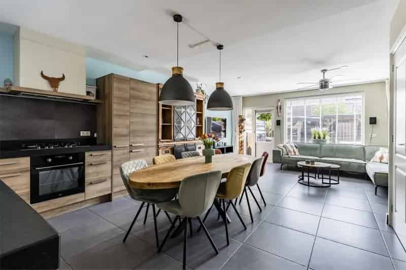 Huis te koop Huizen 5 slaapkamers 2 badkamers grote tuin