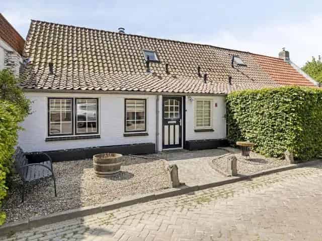 Tussenwoning Oud Sabbinge Ruime Indeling Nabij Wolphaartsdijk