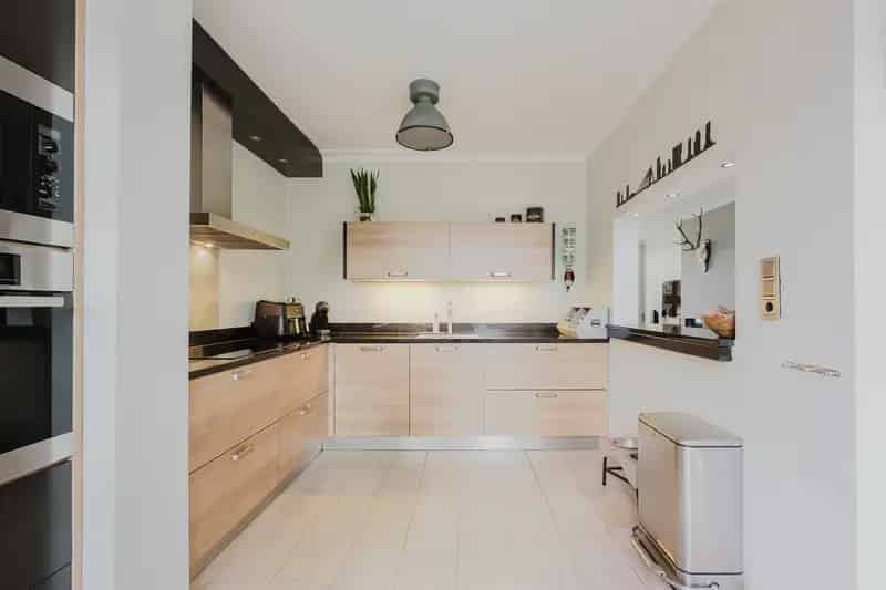 Royale Hoekwoning Hoogvliet Garage Tuin 4 slaapkamers
