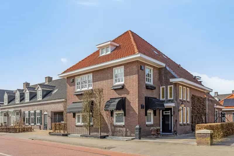 Luxe Vooroorlogse Villa Schijndel Ruime Tuin Zwembad Garage