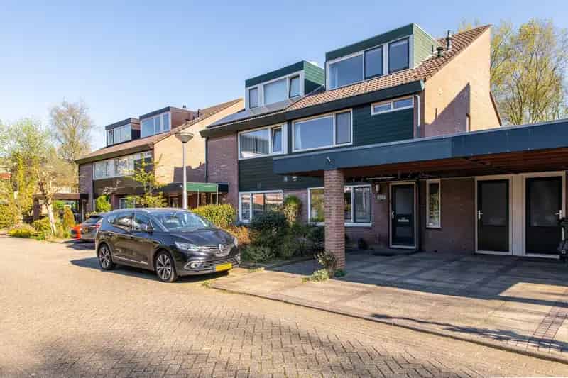 Huis te koop Zeist Brugakker: 4 slaapkamers, zonnige tuin en carport