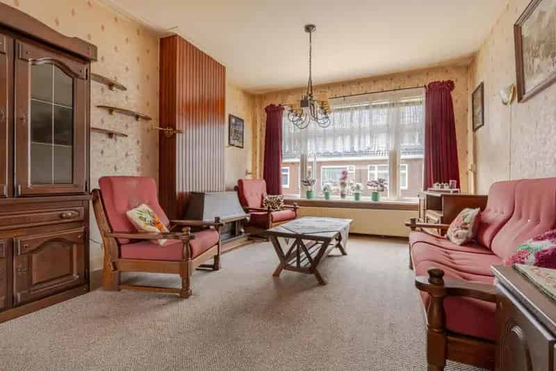 Twee-onder-een-kapwoning Charlois: Bovenwoning met verhuurde benedenwoning
