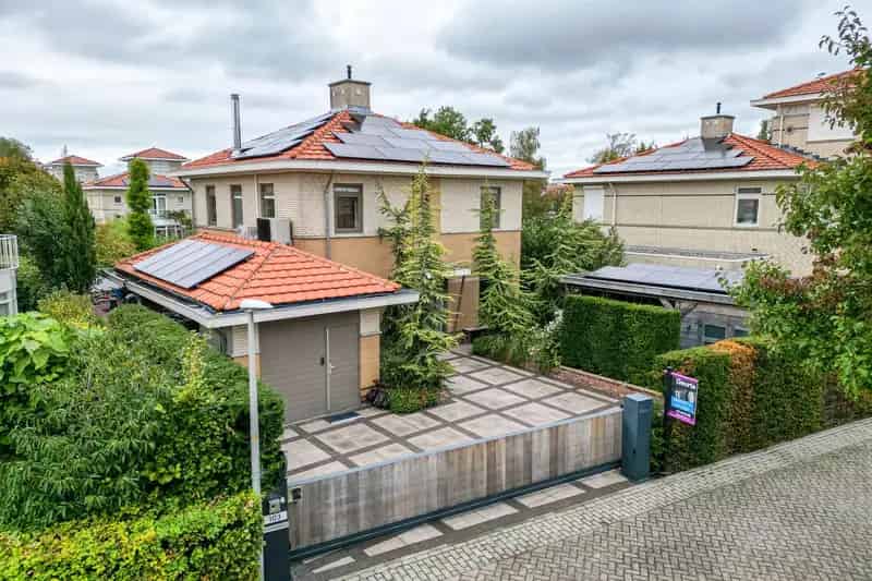 Moderne Gasloze Watervilla Rijnsburg 4 slaapkamers Jacuzzi Zonnepanelen