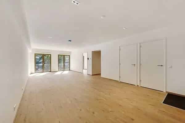 Gemeubileerd 1 Slaapkamer Appartement 72m2 Balkon