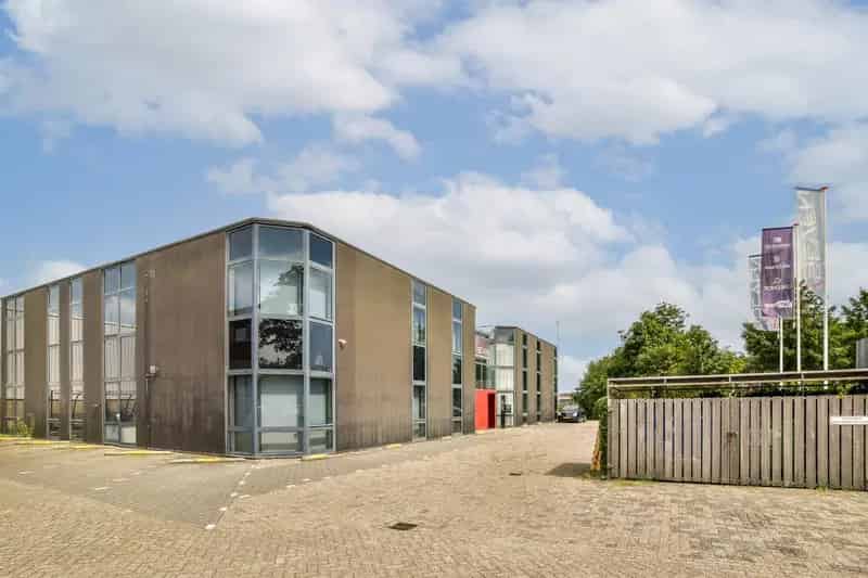 Belegging Aalsmeer: Kantoorverzamelgebouw te koop