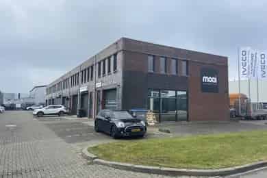 164 m2 bedrijfsruimte te koop in Zwaagdijk-Oost