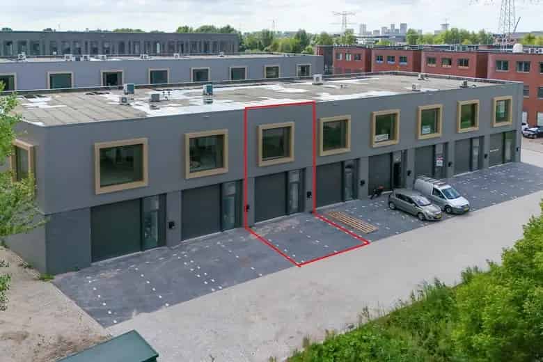 Bedrijfsruimte te koop Almere A6 97m2