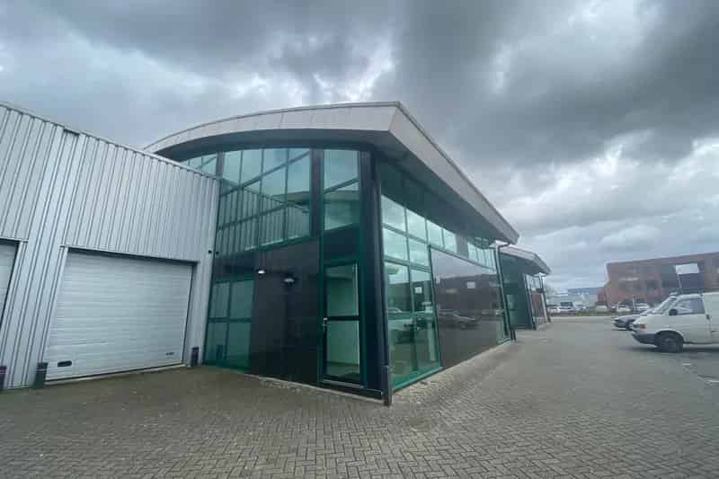 Bedrijfshal 330m² te huur Almere A6