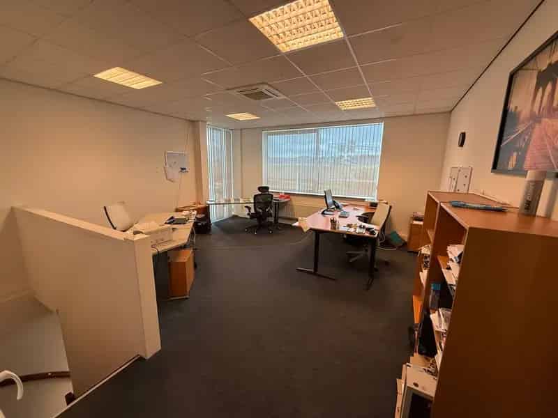 Bedrijfshal Barendrecht te huur: Moderne ruimte nabij A15
