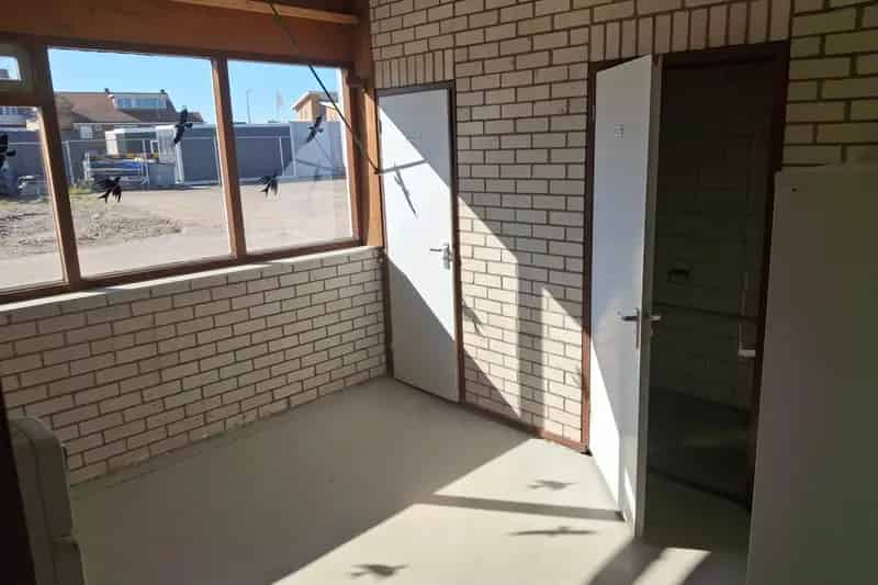 Bedrijfshal te Huur Pijnacker 330m2 Loods Buitenterrein
