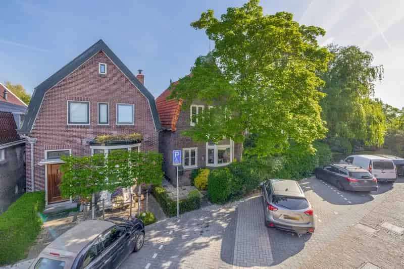 Huis te koop Wormerveer: Charmante woning aan het water