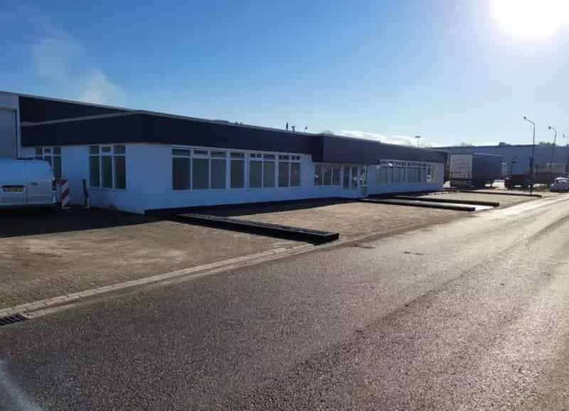 Bedrijfshal te koop Gilze: Kantoor en bedrijfsruimte nabij snelweg