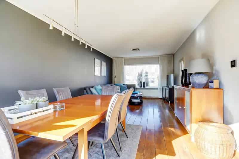 Huis te koop Kerkdriel: Ruime tussenwoning nabij dorpskern