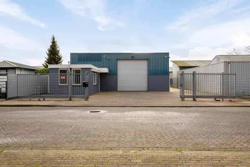 Bedrijfshal te Huur Tholen 468m² Kantoor Opslag