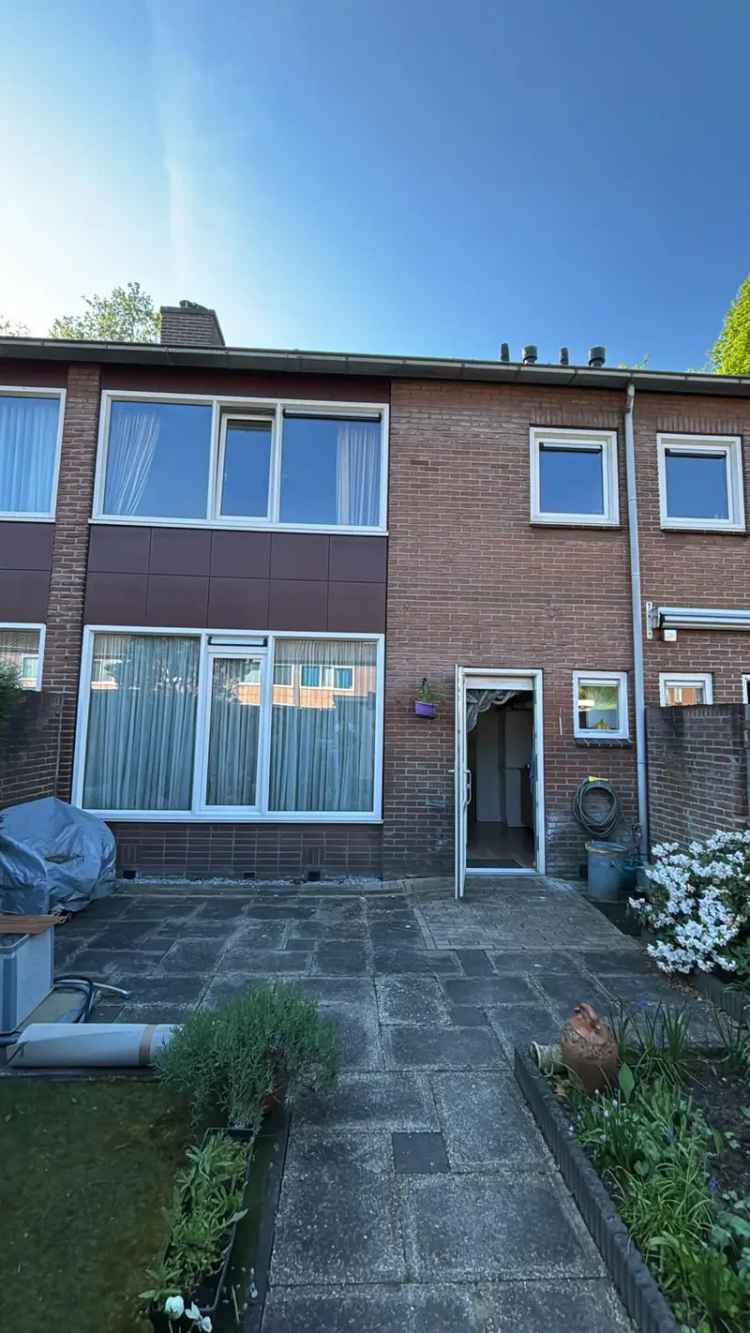 Engelenburgstraat 3: Rustig wonen nabij bushalte en sport