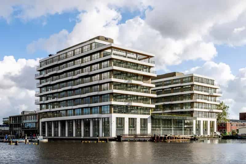 Kantoorruimte Amsterdam The William: Modern en Luxe aan het Water