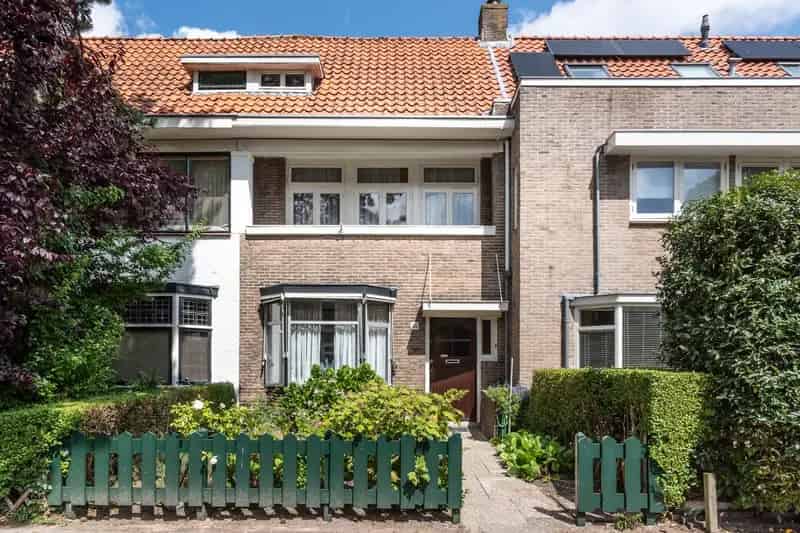 Jaren 30 gezinswoning Haarlem Bomenbuurt diepe tuin