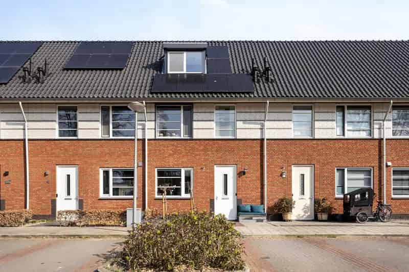 Huis te koop Heesch: Instapklare gezinswoning met 4 slaapkamers