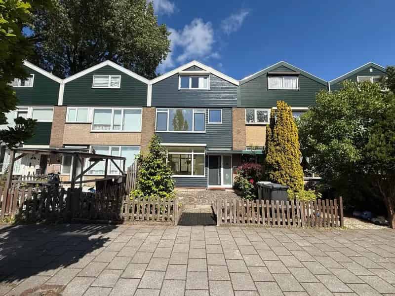 Huis te koop Zaandam: Gerenoveerde woning met 2 badkamers en tuin