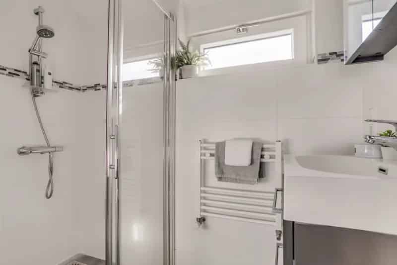 Huis te koop Rozenburg 3 slaapkamers moderne keuken 8 zonnepanelen