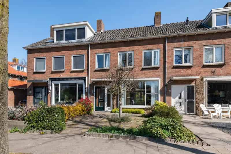 Ruime 4 Slaapkamers Tussenwoning Deventer