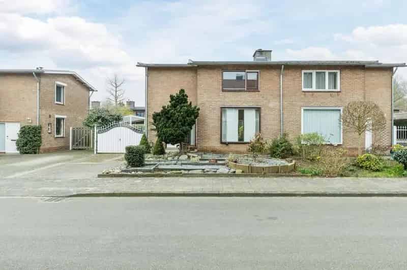 Ruime 2-onder-1-kapwoning Geleen-Zuid