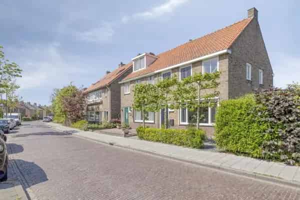 Tweekapper Middelburg: Ruime woning met aanbouw en tuin