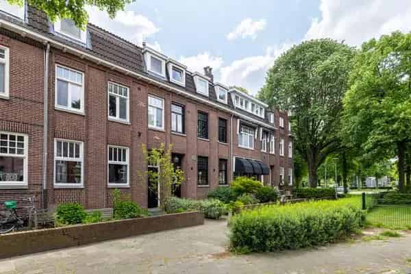 Herenhuis Venlo 1921 Gerenoveerd 4 slaapkamers Luxe