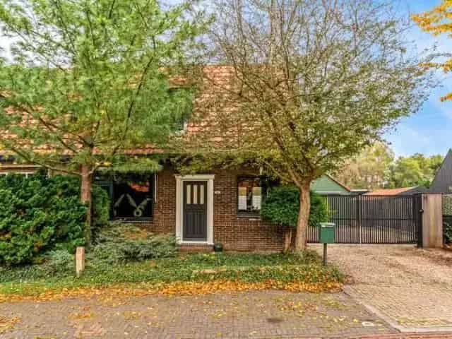 Ruime woning Aalsmeer met tuin chalet en praktijkruimte